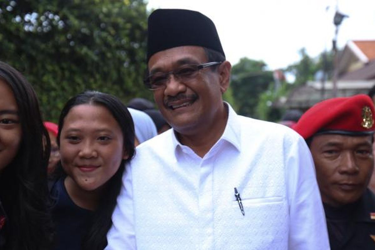 Calon wakil gubernur DKI Jakarta nomor urut 2, Djarot Saiful Hidayat saat kampanye di Bintaro, Jakarta Selatan. Sabtu ( 28/1/2017). Djarot menghadiri lomba tumpeng yang diadakan warga setempat. 
