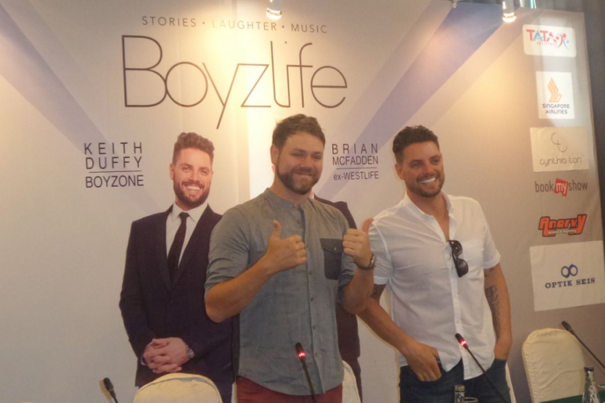 Brian McFadden dan Keith Duffy dalam konferensi pers konser Boyzlife di Hotel Sultan, Jakarta Selatan, Minggu (21/5/2017).