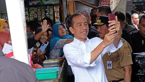Istana Akui Jokowi Tak Ajak Mensos Saat Bagikan Bansos, Ini Alasannya