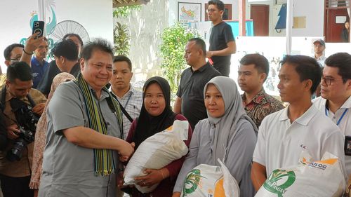Airlangga Minta Warga Penerima Bansos Berterima Kasih ke Jokowi