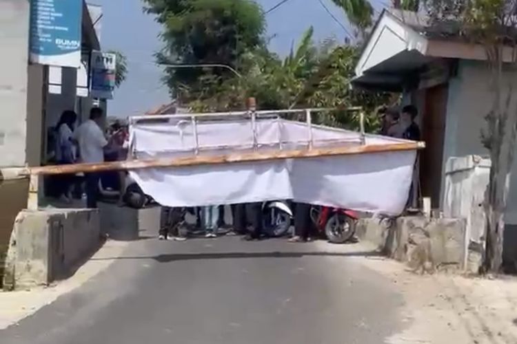Jalan di Bandung Barat Ditutup Kontraktor, Camat Cipongkor Ungkap Duduk Perkaranya