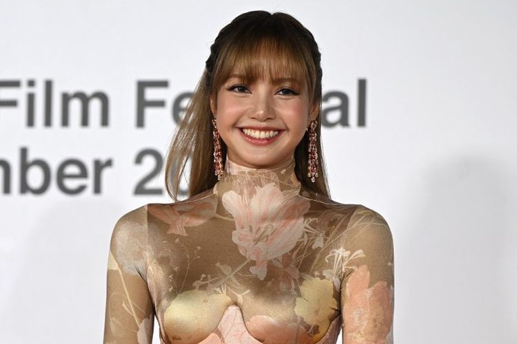 Lisa Blackpink menghadiri opening Busan International Film Festival 2025 di Busan Cinema Center, Busan, Korea Selatan, pada Rabu (17/9/2025).