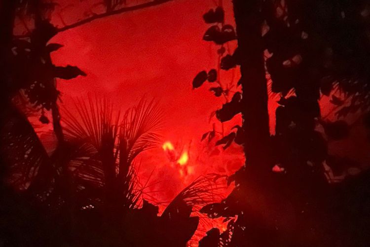 Gunung Ruang di Kabupaten Kepulauan Siau Tagulandang Biaro (Sitaro), Sulawesi Utara, kembali erupsi pada Selasa (30/4/2024) pukul 02.35 Wita.
