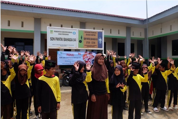 Bakti sosial diadakan oleh PT GNI usai penanaman mangrove. 