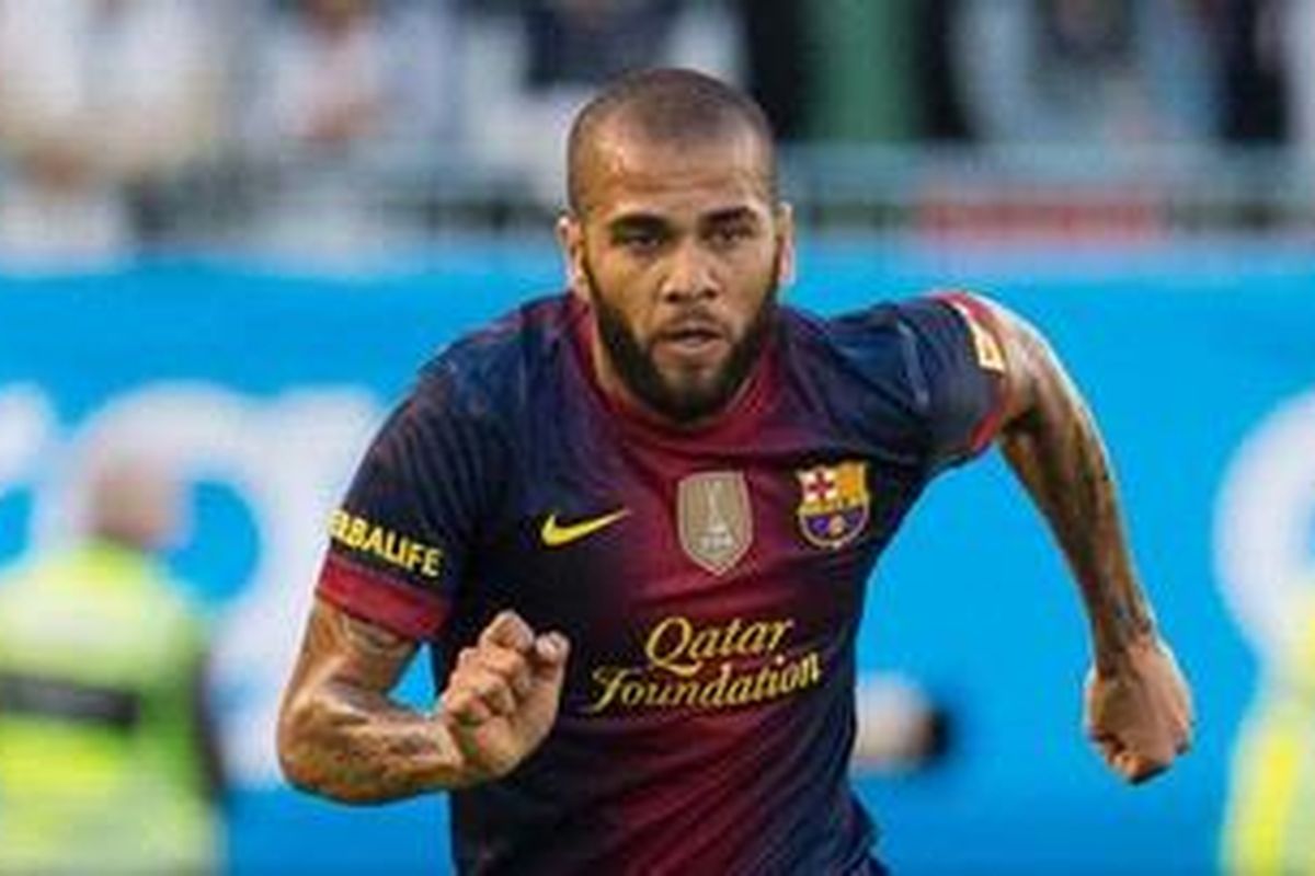 Bek Barcelona asal Brasil, Dani Alves. 