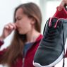 6 Cara Menghilangkan Bau Tak Sedap pada Sepatu, Apa Saja?