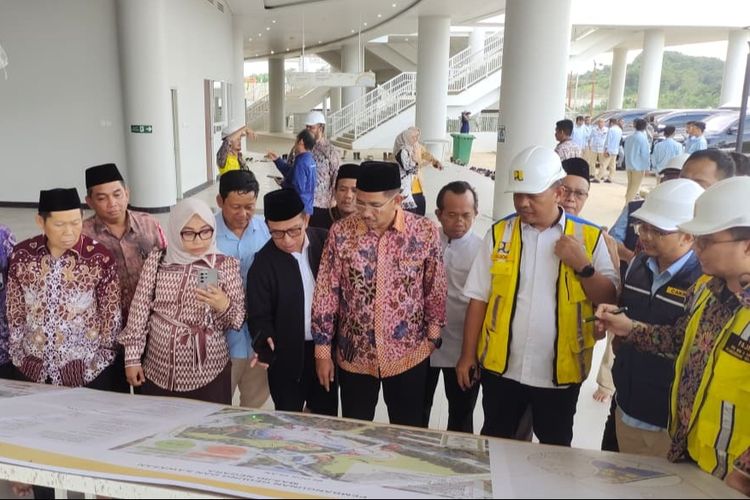 Ditjen Bimas Islam Kemenag meninjau kesiapan operasional Masjid IKN



