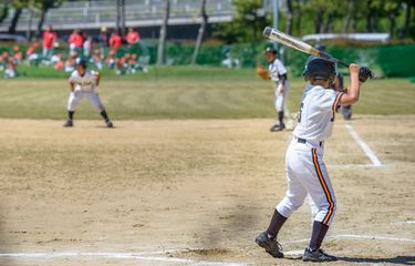 Ilustrasi cara bermain softball