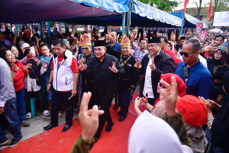 Calon Gubernur Sumut nomor urut 2 Edy Rahmayadi saat kampanye di Kabupaten Dairi, Sumatera Utara, Rabu (20/11/2024)