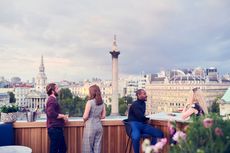 6 Aktivitas Liburan Musim Panas di Inggris, Santai di Rooftop Bar