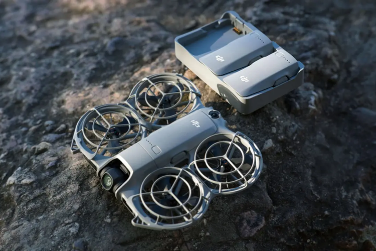 Paket penjualan DJI Neo 2 Fly More Combo (Drone Only).