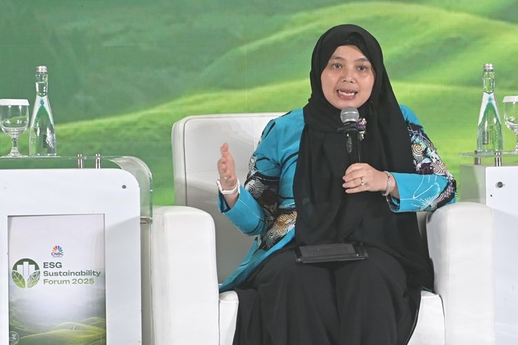 Executive Vice President Transisi Energi dan Keberlanjutan PLN, Kamia Handayani menjelaskan bahwa secara resmi PLN ikut serta dalam perdagangan karbon luar negeri pada Senin (20/1) lalu, setelah sebelumnya perdagangan karbon dilakukan terbatas dalam pasar domestik sejak akhir September 2023. Hal ini disampaikannya pada acara CNBC Indonesia ESG Sustainability Forum 2025 pada Jumat (31/1) di Jakarta.
