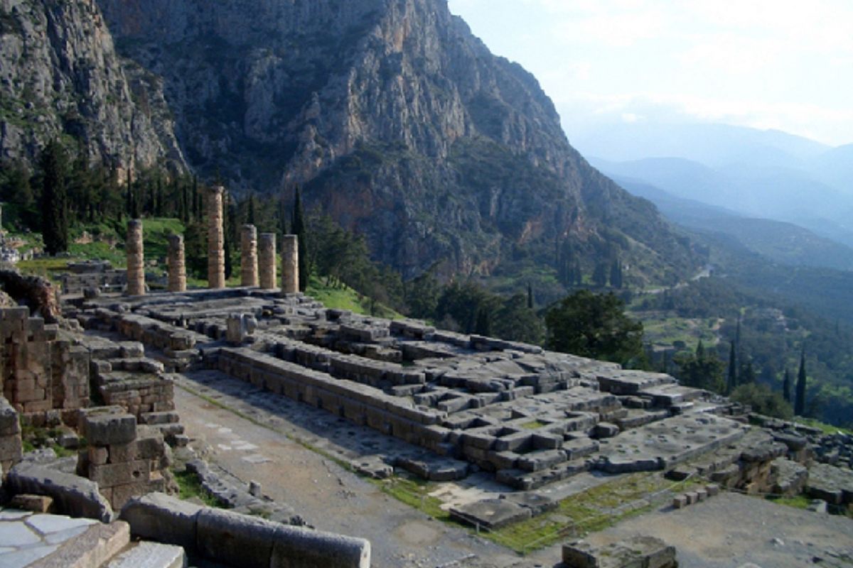 Kuil Apollo di Delphi