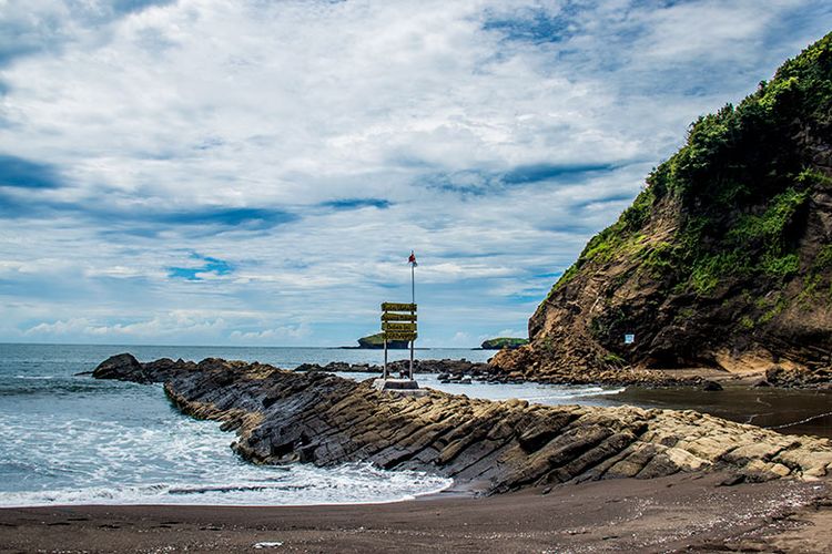 5 Wisata Pantai Di Jember Dengan Keindahan Yang Menawan Halaman All - Kompas.com