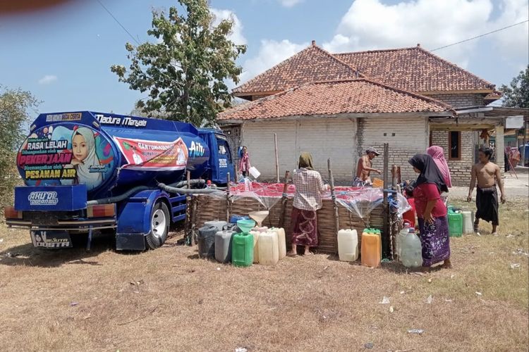 Kekeringan Meluas hingga 82 Desa di Pamekasan, BPBD Terjunkan 8 Mobil Tangki Salurkan Air