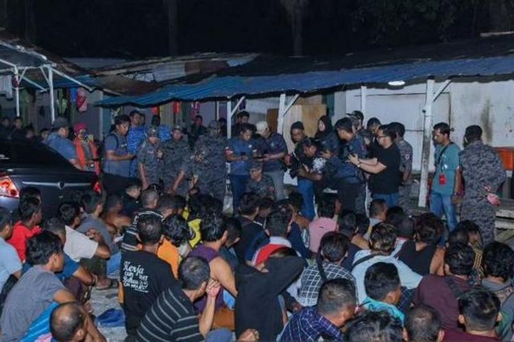 Otoritas Malaysia menemukan perkampungan ilegal yang hampir semua penghuninya adalah warga negara Indonesia (WNI) di Shah Alam, Selangor. Dalam penggerebekan yang dilakukan pada Minggu (18/02).