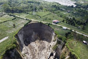 Lubang Raksasa Mirip Sinkhole Muncul di Aceh Tengah, Warga Sempat Direlokasi