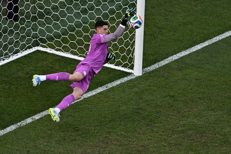 Profil Orlando Gill, Kiper Paraguay yang Pulangkan Jerman dari Piala Dunia 2026