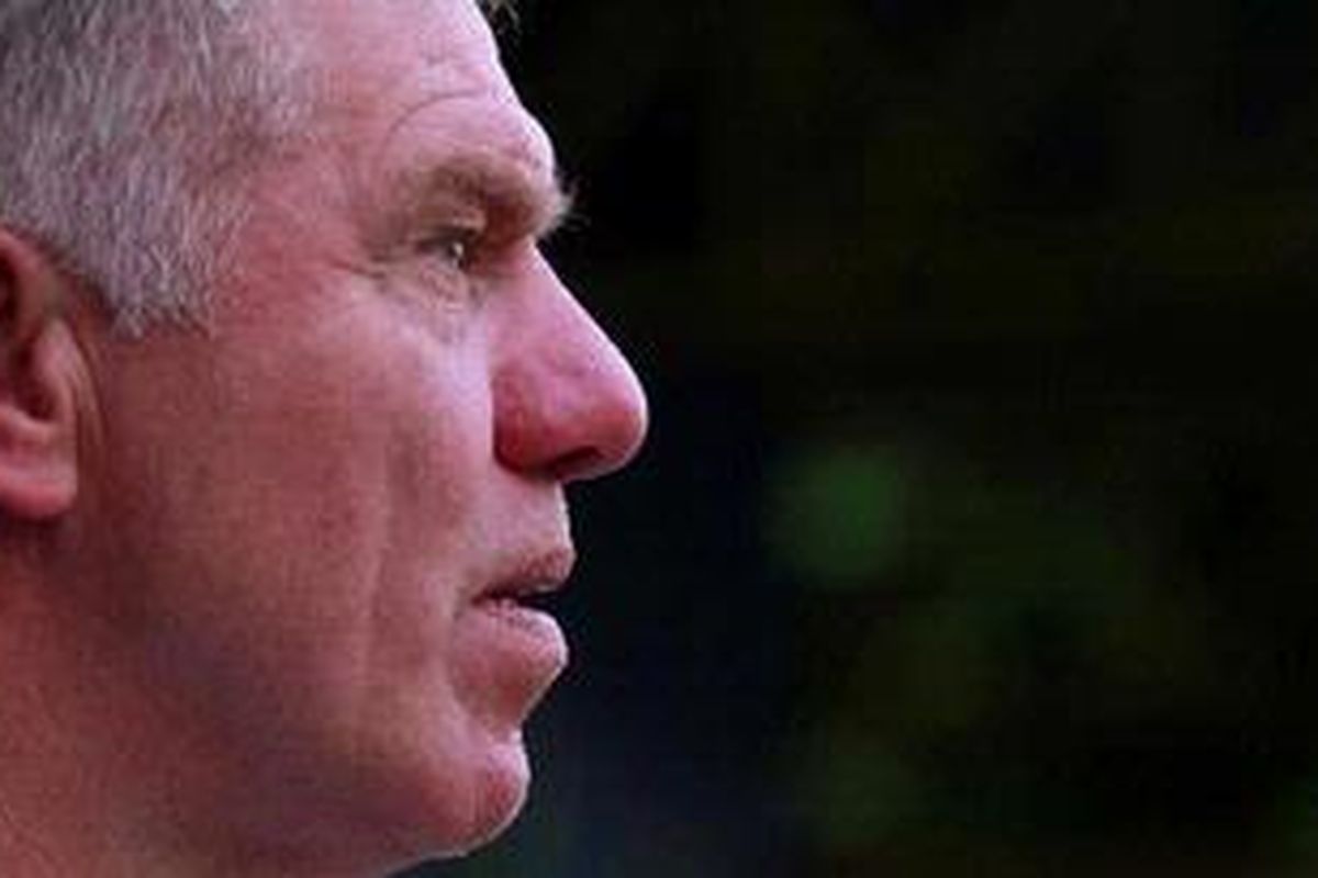 Pelatih baru tim nasional sepak bola Indonesia, Wim Rijsbergen hadir dalam sesi latihan timnas, di Lapangan ABC, Senayan, Jakarta, Jumat (15/7/2011). Pelatih asal Belanda tersebut diproyeksikan untuk melatih timnas dalam menghadapi kualifikasi pra Piala Dunia 2014. Timnas Indonesia akan bertemu dengan Turkmenistan pada 23 Juli 2011. 