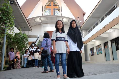 Kisah Toleransi Murid-murid SD Kristen yang Jadi Tuan Rumah Buka Puasa Siswa Madrasah