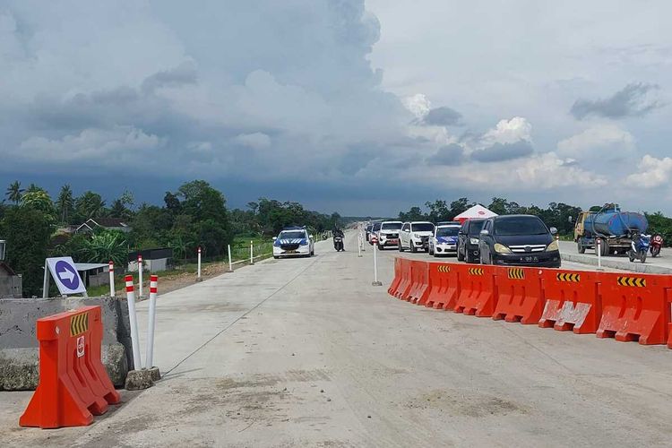 Situasi exit tol Tamanmartani yang berada di Kabupaten Sleman. Mulai 24 Maret 2025 jalan tol Yogya-Solo segmen Prambanan-Tamanmartani akan dibuka fungsional.