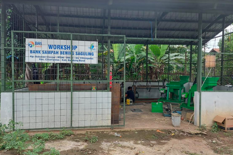 Total investasi yang dikeluarkan oleh PT Bank Rakyat Indonesia (Persero) Tbk untuk Program Pengolahan Sampah Bening Saguling pada tahun 2023 adalah sebesar Rp 499.820.000.