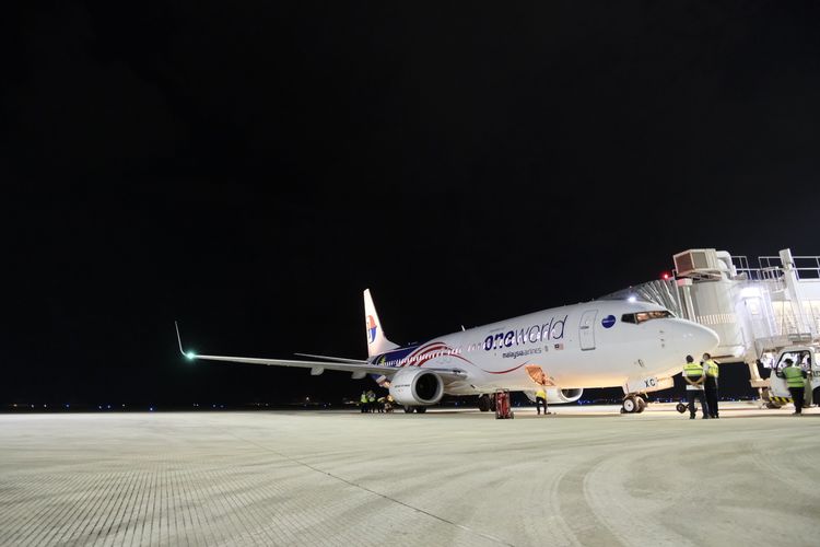 Untuk pertama kali, Malaysia Airlines mendarat di di Bandar Udara Yogyakarta International Airport (YIA) di Kabupaten Kulon Progo, Daerah Istimewa Yogyakarta. Maskapai penerbangan Malaysia Airlines melayani rute Kuala Lumpur (KUL) ? YIA - KUL mulai tanggal 2 November 2022.
