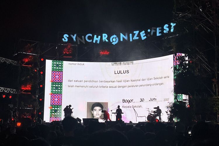 Momen The Jansen Pajang Ijazah Personel hingga Singgung Karhutla di Synchronize Fest 2026