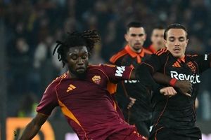 Manchester United Bimbang, Internal Terbelah soal Baleba dan Kone