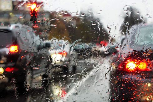 Habis Mandi Hujan, Mobil Harus Langsung Dicuci