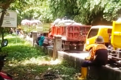 Warga Serang Adang Truk Sampah dari Tangsel, Protes: 