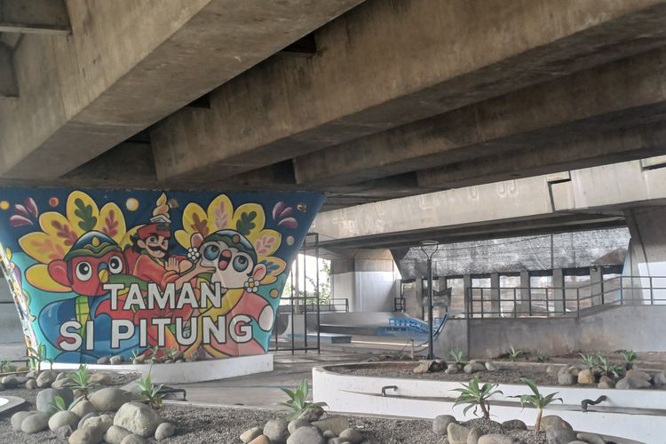 Taman Si Pitung di Kolong Tol Koja, Ramai Aktivitas tetapi Berdebu