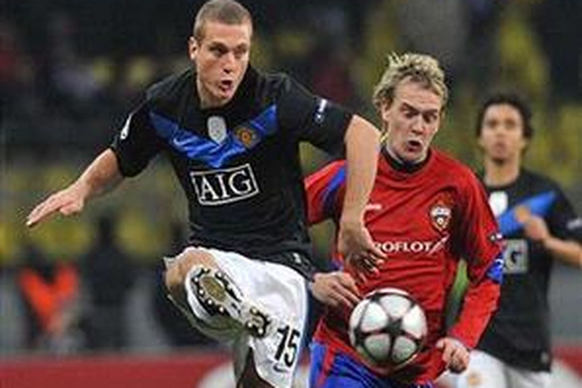 Bek Manchester United, Nemanja Vidic.