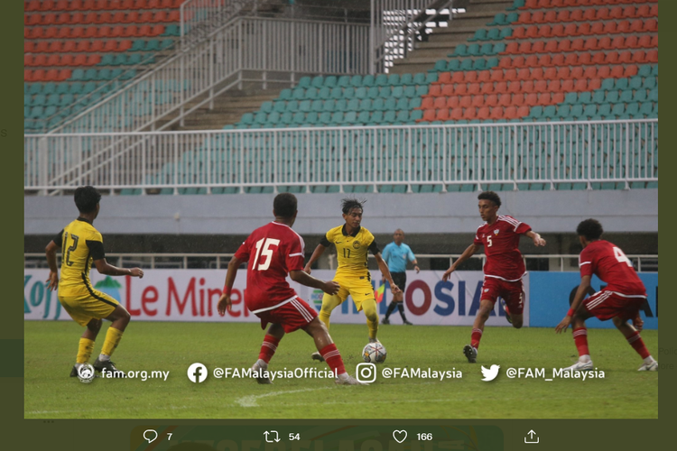 Tangkapan layar Twitter @FAM_Malaysia yang memuat momen laga timnas U17 Malaysia vs Uni Emirat Arab (UEA) dalam lanjutan Grup B Kualifikasi Piala Asia U17 2023 di Stadion Pakansari, Kabupaten Bogor, Jawa Barat, Jumat (7/10/2022) sore WIB.