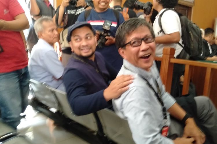 Tompi dan Rocky Gerung di Ruang Sidang PN Jakarta Selatan Untu Bersaksi di Sidang Ratna Sarumpaet, Selasa (23/4/2019)