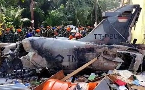 Pilot Ejects Safely as Indonesian Air Force Fighter Jet Crashes in Riau Province