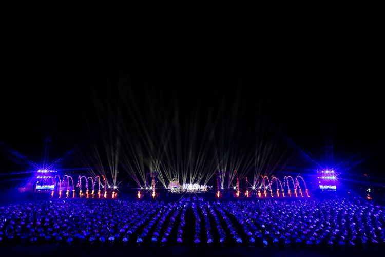 Gandrung Sewu 2026 Tampil Beda dengan Cahaya Fosfor, 20.000 Orang Serbu Pantai Boom