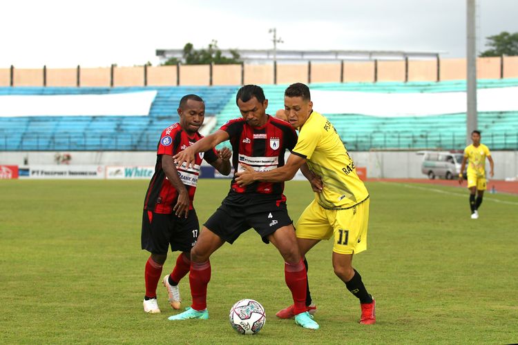 Pertandingan antara Persipura Jayapura dan Barito Putera di Stadion Moch. Soebroto, Senin (25/10/2021) sore WIB, pada lanjutan pekan kesembilan Liga 1 2021-2022.