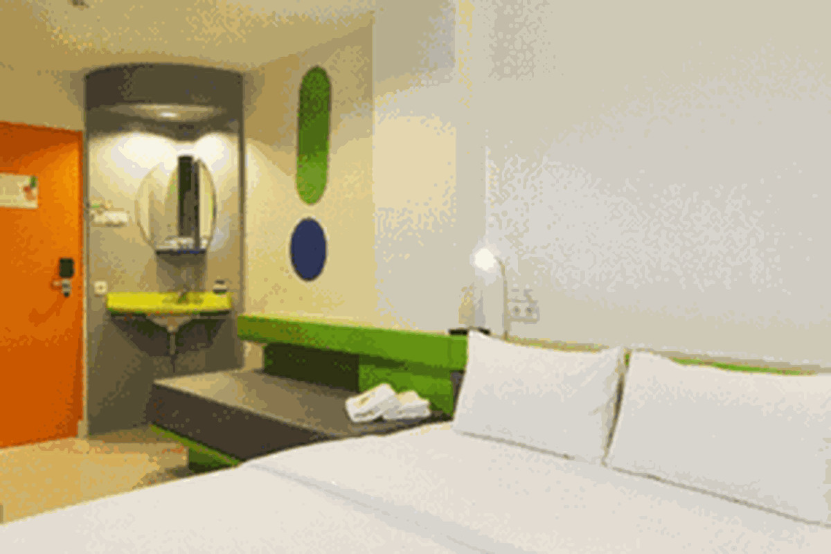 Kamar di POP! Hotel.