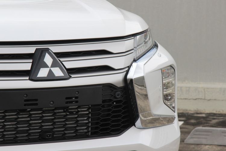 Kompas.com mendapat kesempatan melihat lebih dekat ubahan pada Mitsubishi Pajero Sport Dakar Ultimate 4x4 terbaru. SUV ini mendapat pembaruan di sisi eksterior dan interior