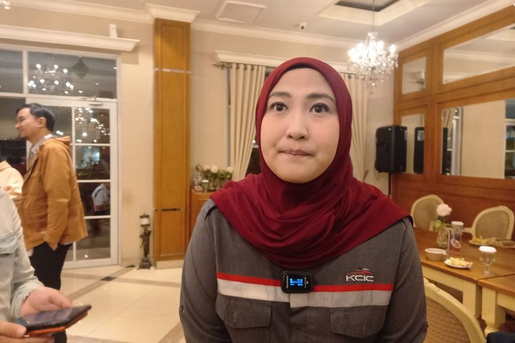 General Manager Corporate Secretary Kereta Cepat Indonesia China (KCIC) Eva Chairunisa dalam media iftar di Jakarta Pusat, Rabu (3/4/2024).