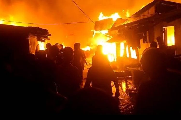 Kebakaran hebat melanda kawasan Belakang Kota, Kelurahan Hunipopu, Kecamatan Sirimau, Kota AMbon, Senin (15/5/2023)