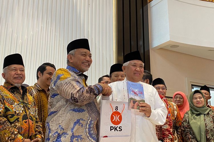 Presiden Partai Keadilan Sejahtera (PKS) Ahmad Syaikhu dan mantan Ketua Umum PP Muhammadiyah Din Syamsuddin di DPP PKS, TB Simatupang, Jakarta Selatan, Kamis (26/10/2023).