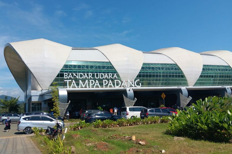 3 Penerbangan di Bandara Tampa Padang Mamuju Dibatalkan Imbas Jarak Pandang Rendah akibat Asap Karhutla