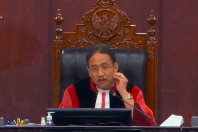 Ketua Mahkamah Konstitusi (MK) Suhartoyo sempat menegur Ketua Bawaslu RI Rahmat Bagja yang diduga tertidur dalam sidang sengketa Pilpres di MK, Selasa (2/4/2024)