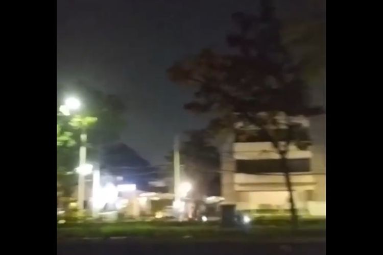 50 Lampu Jalan di Jalan Pemuda Jaktim Mati, Komponen Dicuri