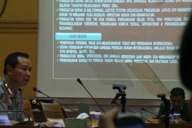 Calon tunggal Kapolri Komisaris Jenderal Sutarman dalam uji kepatutan dan kelayakan di Komisi III DPR, Kamis (17/10/2013).