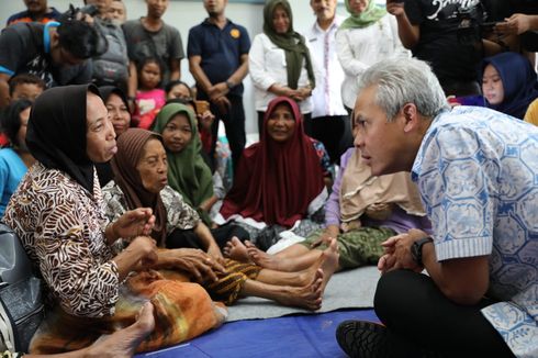 Ganjar Pranowo Pastikan Pengungsi Korban Banjir di Kudus Aman