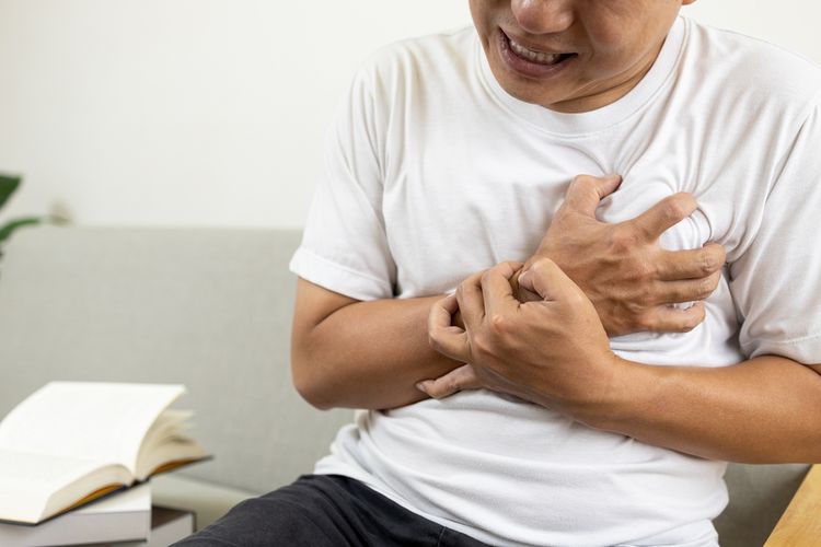 Ilustrasi nyeri dada ciri-ciri penyakit jantung di usia muda