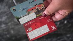 Kala Emak-emak Jadi Joki Bansos, Cari Cuan dari Warga yang Enggan Antre